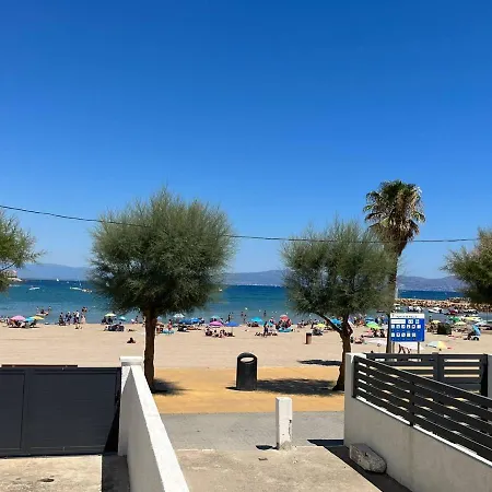 Apartamento En La Playa. Free Parking. Free Wifi L'Escala Exterior photo