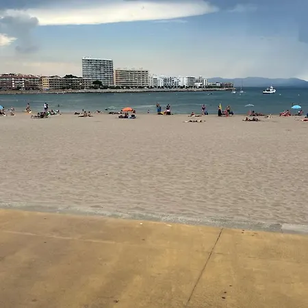 Apartamento En La Playa. Free Parking. Free Wifi L'Escala Exterior photo